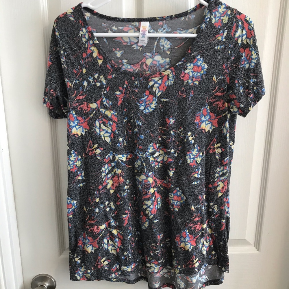 Lularoe S Classic Tee